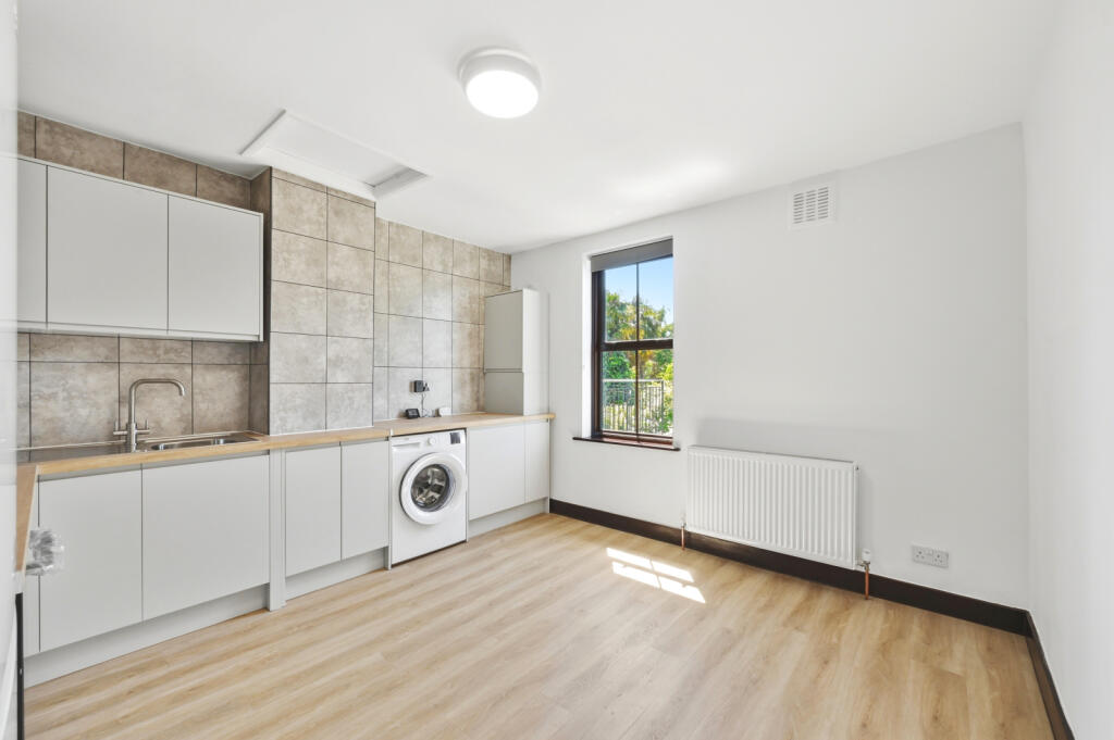 2 bed Detached for rent in Surbiton. From Hawes & Co - Surbiton 2 bed Detached for rent in Surbiton. From Hawes & Co - Surbiton