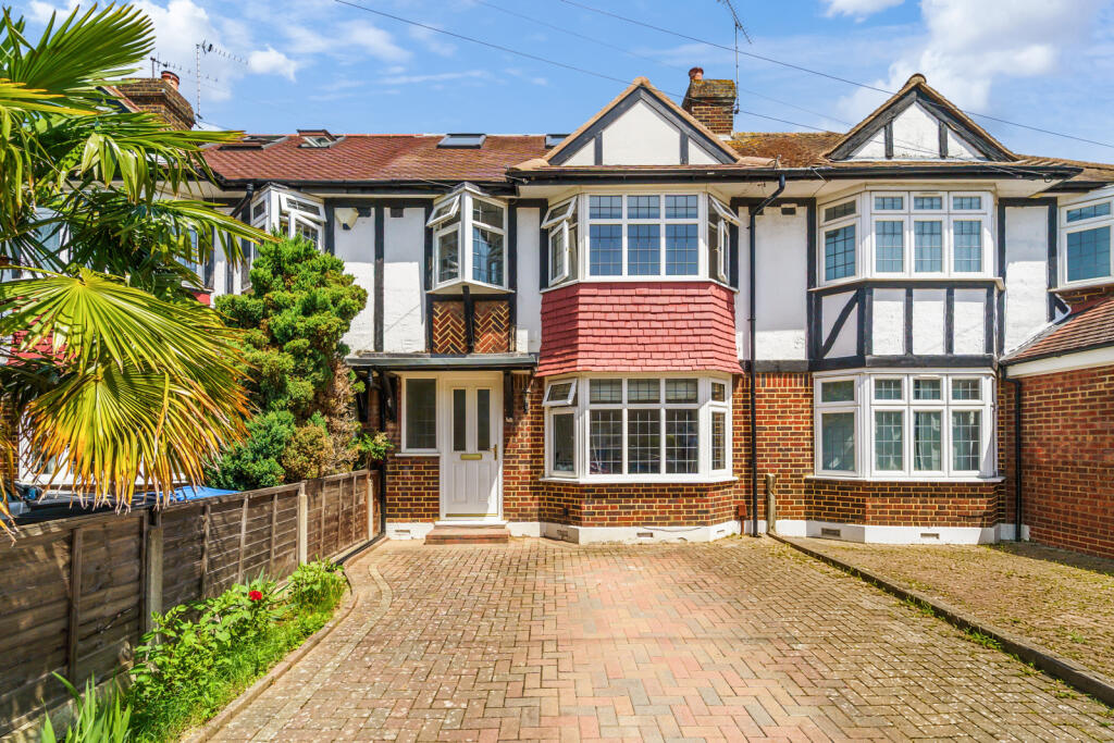 4 bed Mid Terraced House for rent in Kingston upon Thames. From Hawes & Co - Surbiton