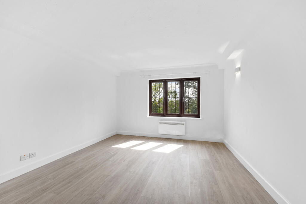 1 bed Apartment for rent in Long Ditton. From Hawes & Co - Surbiton