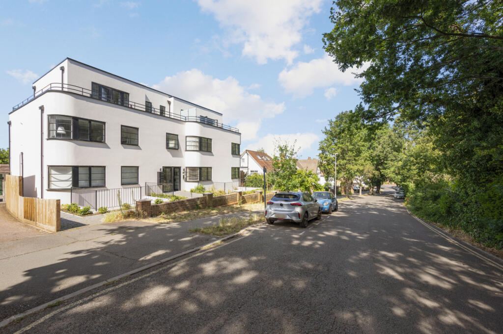 3 bed Apartment for rent in Surbiton. From Hawes & Co - Surbiton