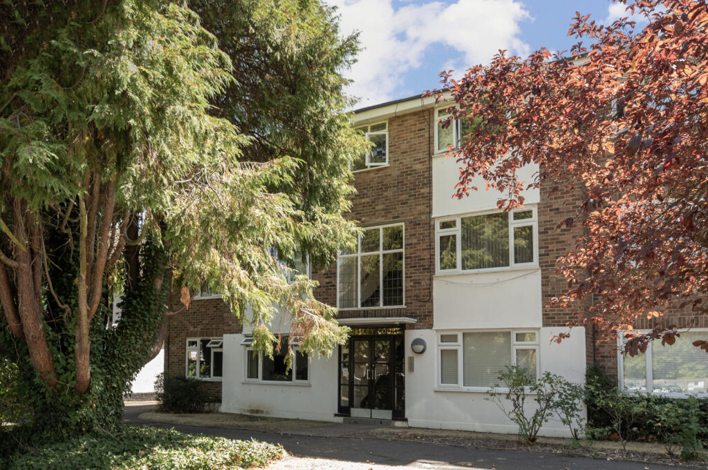 3 bed Apartment for rent in Surbiton. From Hawes & Co - Surbiton