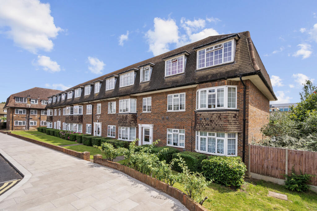 2 bed Apartment for rent in Surbiton. From Hawes & Co - Surbiton