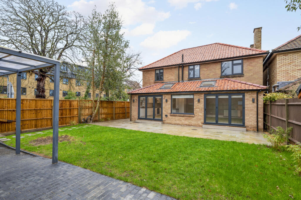 4 bed Detached for rent in Surbiton. From Hawes & Co - Surbiton