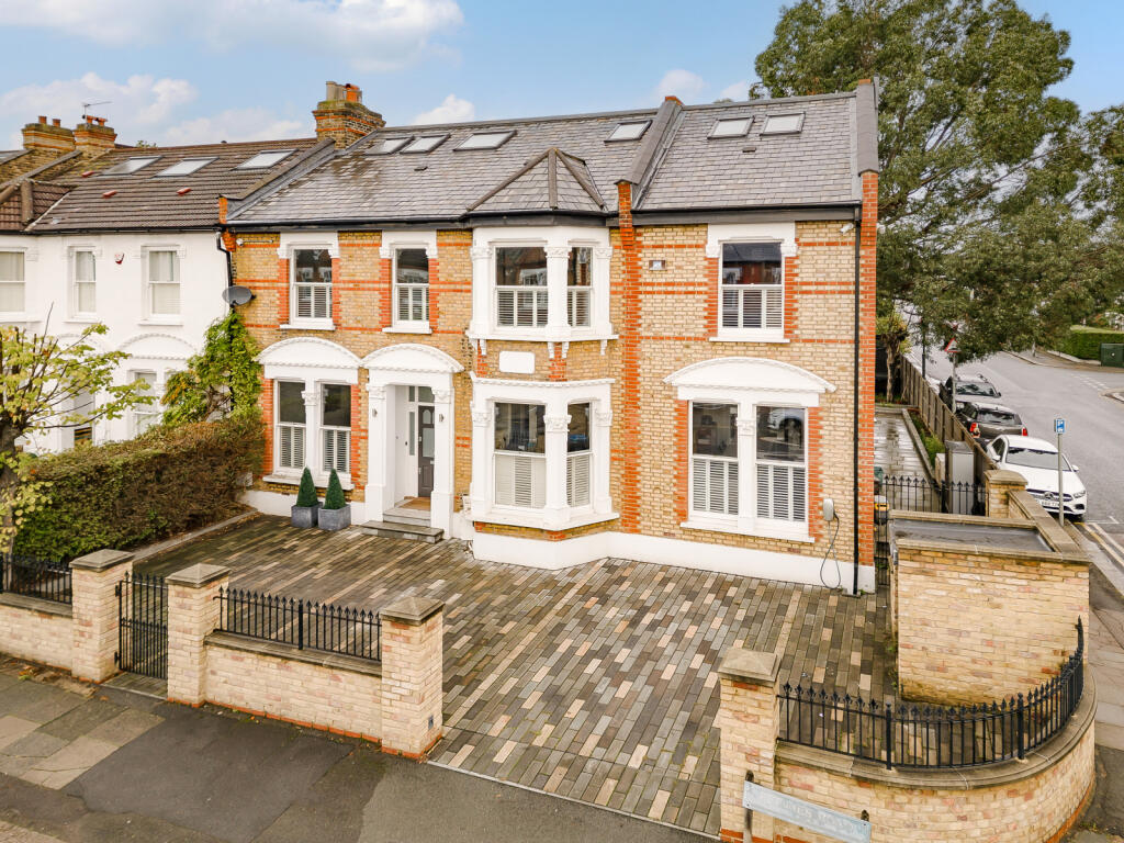 5 bed Semi-Detached House for rent in Wimbledon. From Hawes and CO