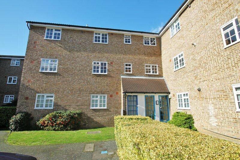 2 bed Apartment for rent in Streatham. From Hawes and CO