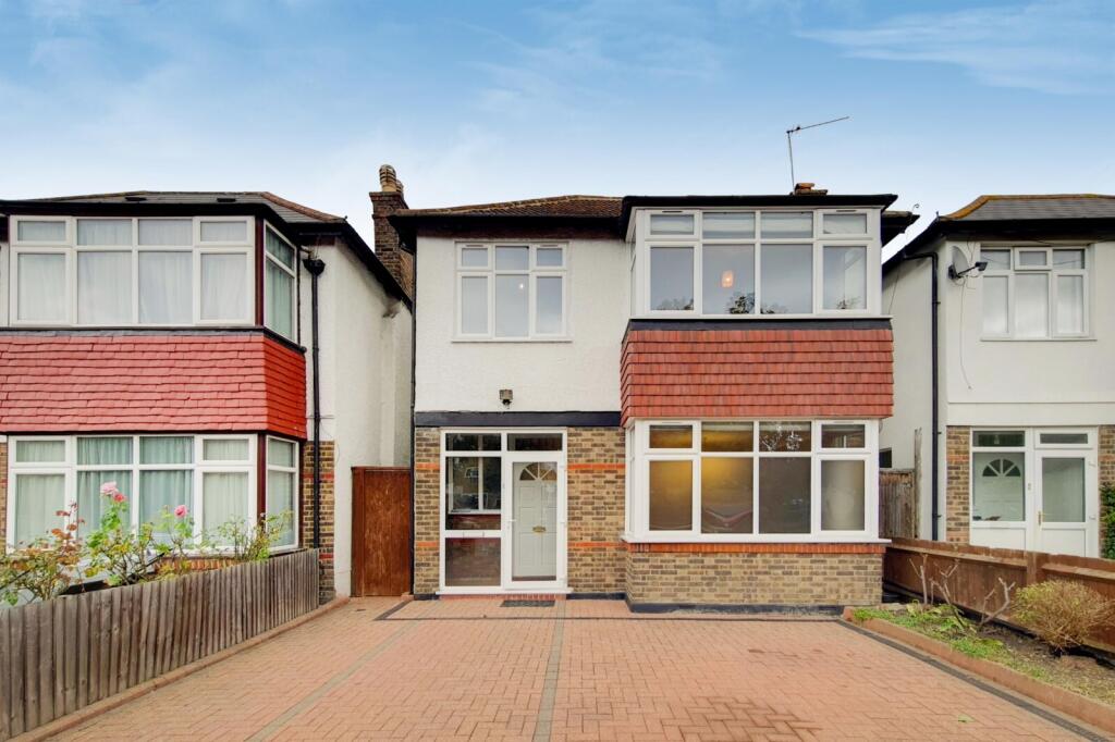 4 bed Detached for rent in London. From Hawes & Co - Wimbledon Village