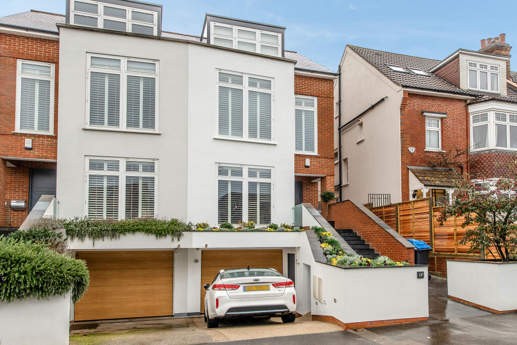 5 bed Detached for rent in London. From Hawes & Co - Wimbledon Village