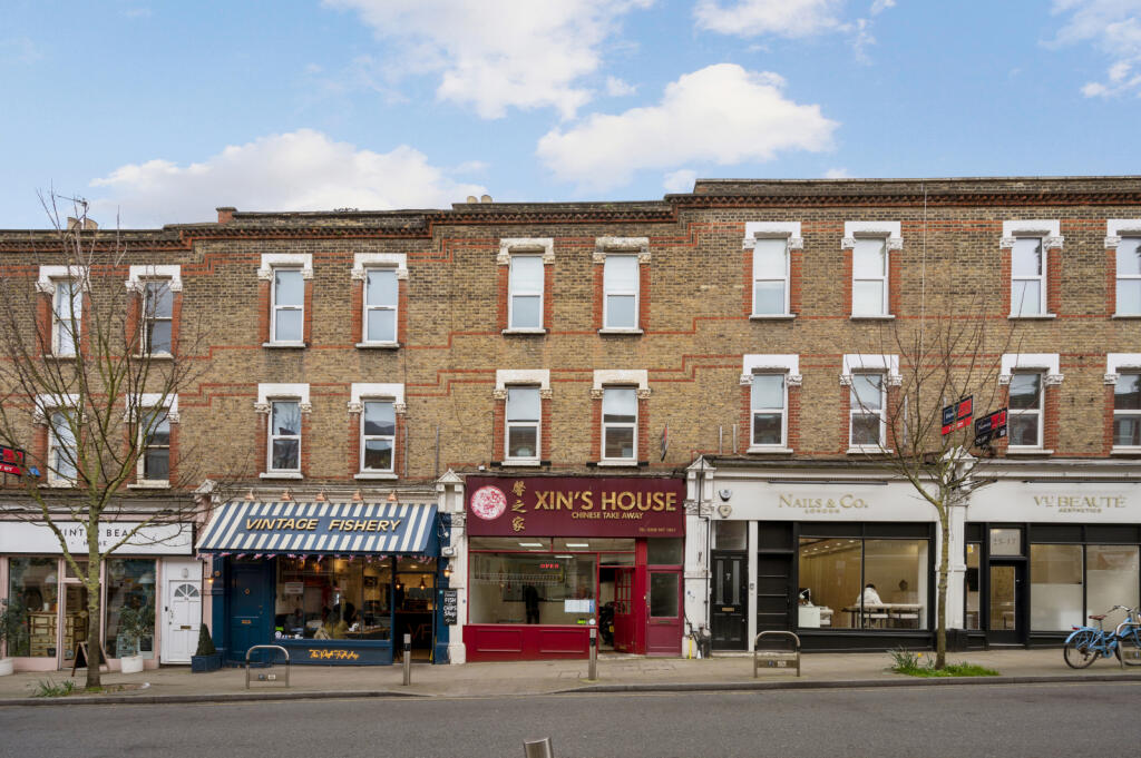 3 bed Apartment for rent in Wimbledon. From Hawes & Co - Wimbledon Village