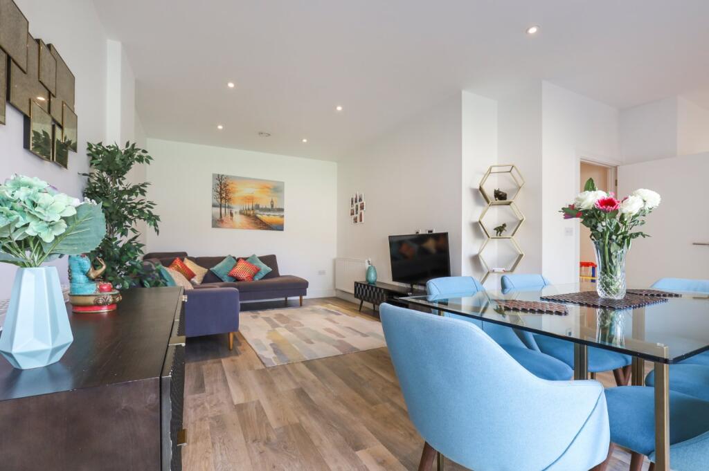 2 bed Apartment for rent in London. From Hawes & Co - Wimbledon Village