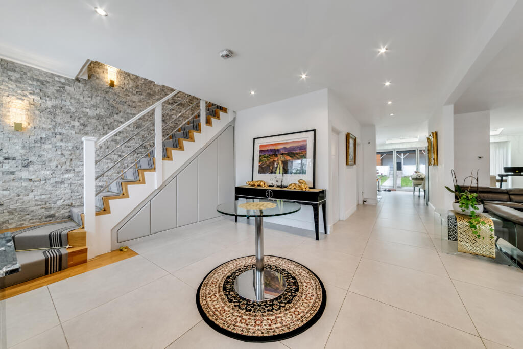 5 bed Detached for rent in London. From Hawes & Co - Wimbledon Village