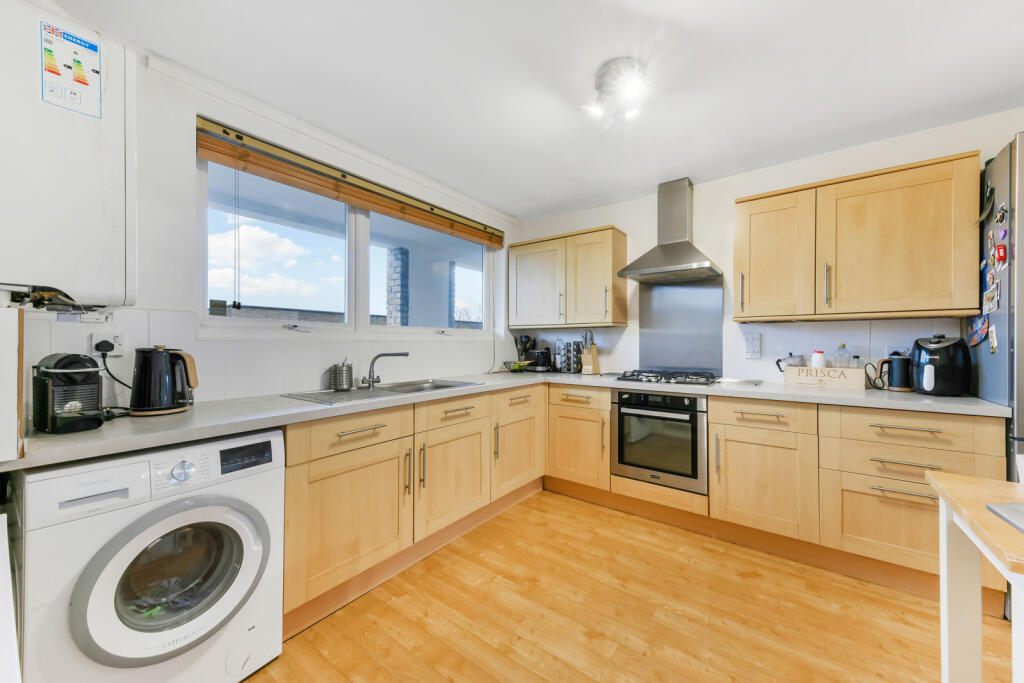 3 bed Apartment for rent in Wandsworth. From Hawes & Co - Wimbledon Village