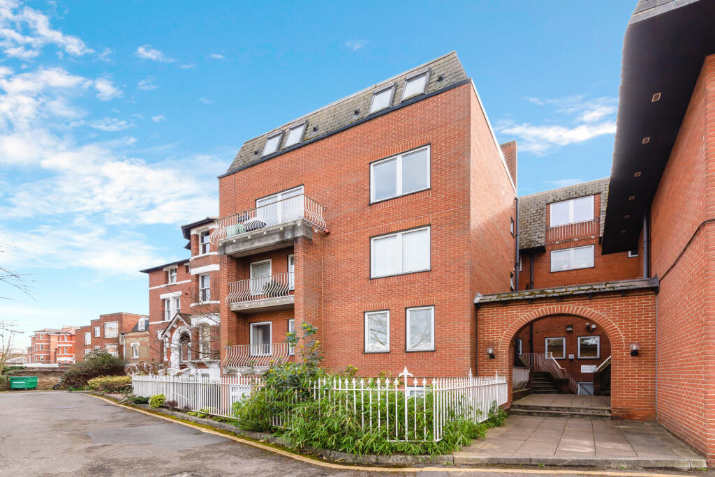1 bed Apartment for rent in Putney. From Hawes & Co - Wimbledon Village