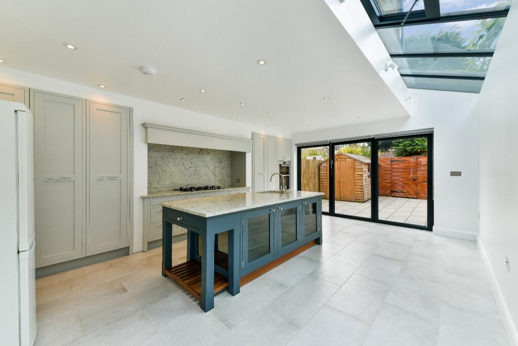 4 bed Mid Terraced House for rent in Wimbledon. From Hawes & Co - Wimbledon Village