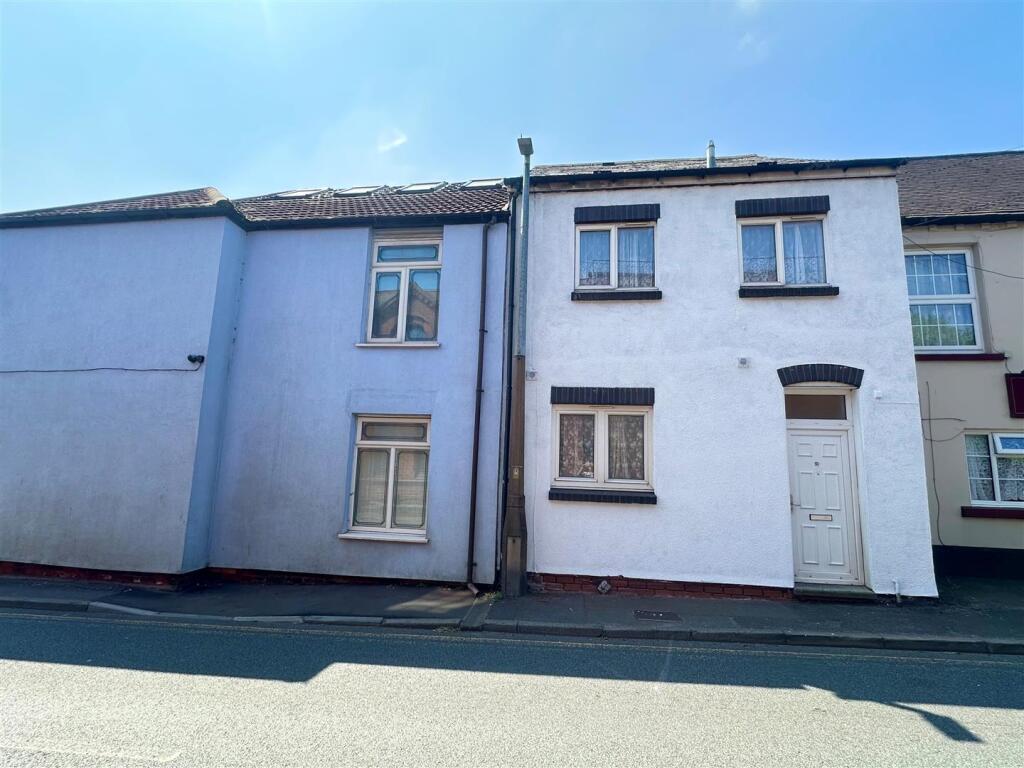 3 bed Mid Terraced House for rent in Hagley. From Hunters - Stourbridge