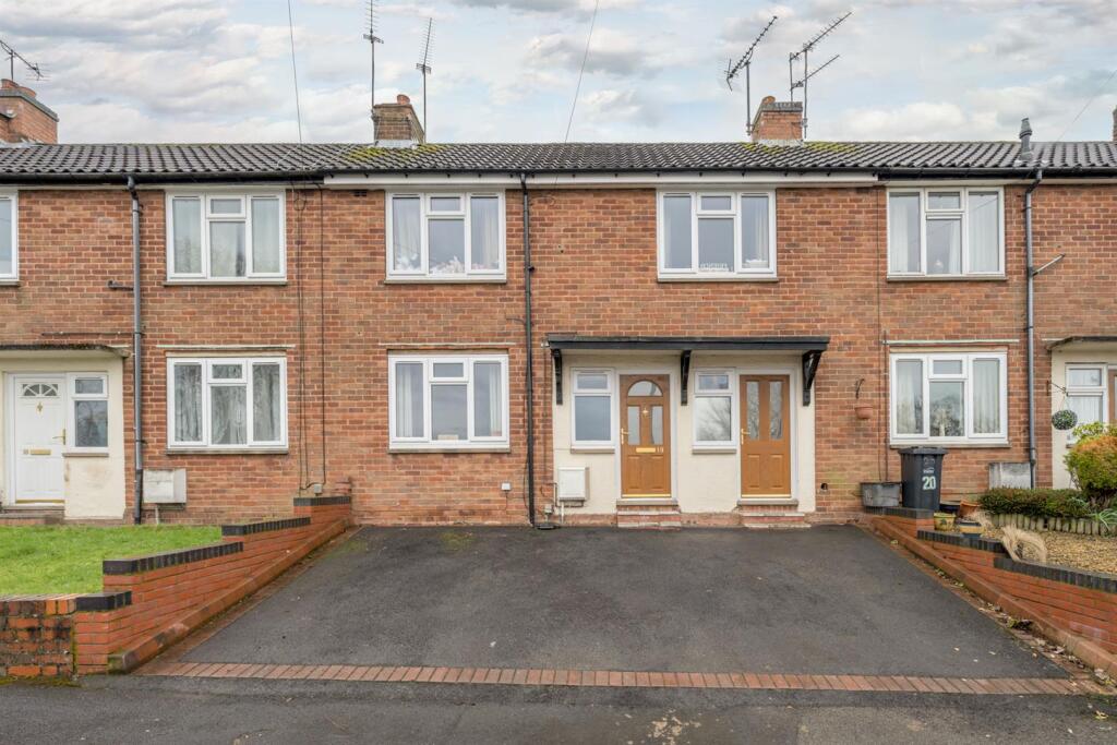 3 bed Mid Terraced House for rent in Kingswinford. From Hunters - Stourbridge