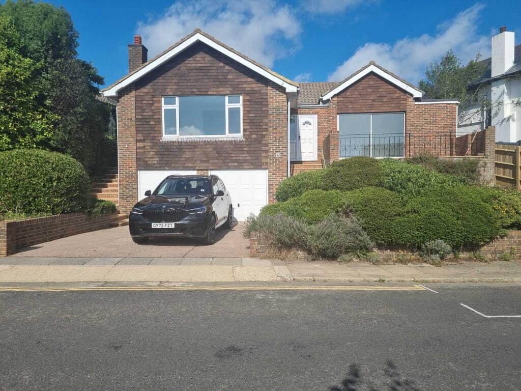 4 bed Detached for rent in Portslade-by-Sea. From Spark and Sons - Hove