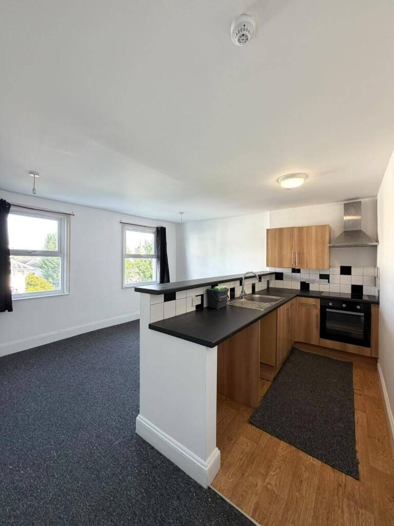 4 bed 1st Floor Flat for rent in Brighton and Hove. From Spark and Sons - Hove