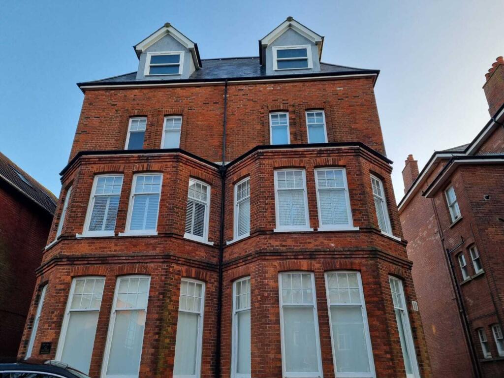 2 bed 1st Floor Flat for rent in Brighton and Hove. From Spark and Sons - Hove