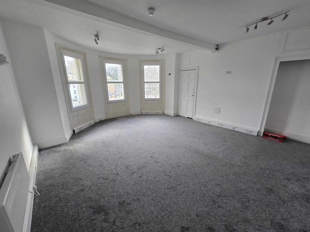 4 bed Studio for rent in Brighton and Hove. From Spark and Sons - Hove 4 bed Studio for rent in Brighton and Hove. From Spark and Sons - Hove
