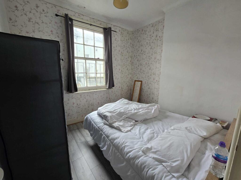 1 bed 1st Floor Flat for rent in Brighton and Hove. From Spark and Sons - Hove