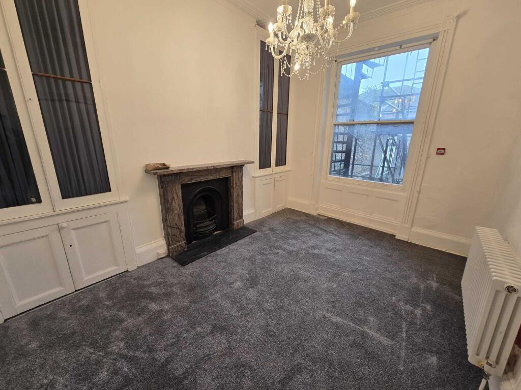 4 bed Studio for rent in Brighton and Hove. From Spark and Sons - Hove 4 bed Studio for rent in Brighton and Hove. From Spark and Sons - Hove