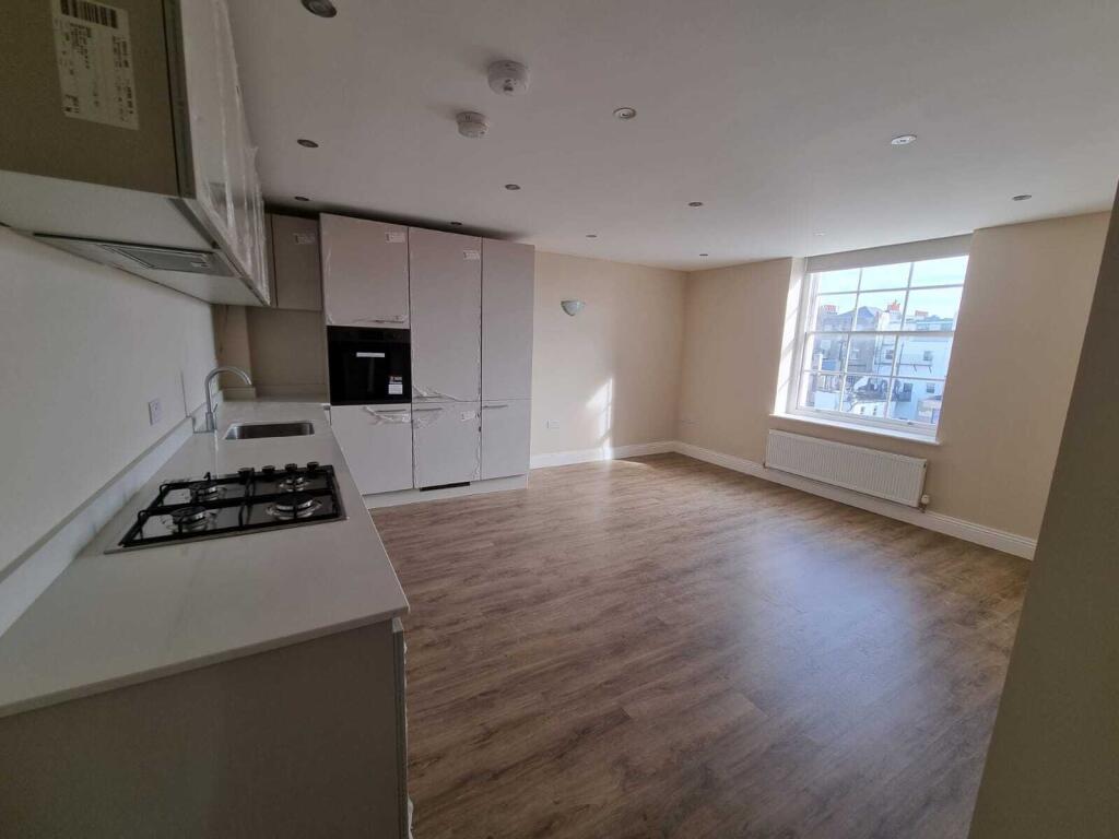 2 bed 1st Floor Flat for rent in Brighton and Hove. From Spark and Sons - Hove