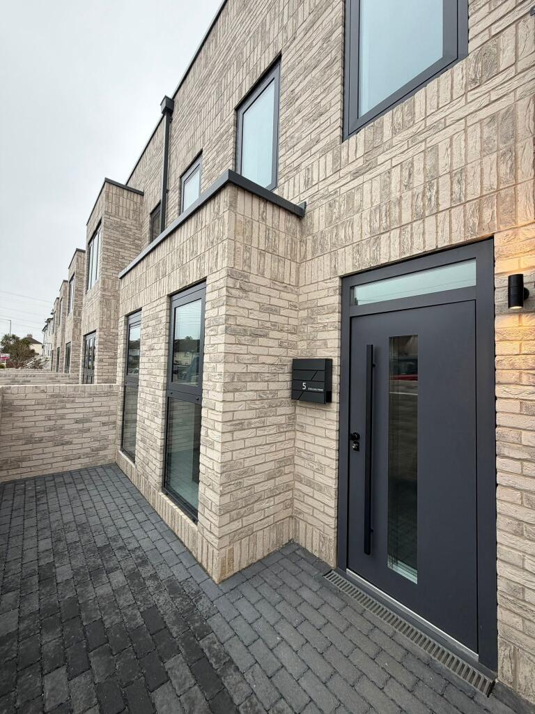 4 bed Mid Terraced House for rent in Portslade-by-Sea. From Spark and Sons - Hove 4 bed Mid Terraced House for rent in Portslade-by-Sea. From Spark and Sons - Hove