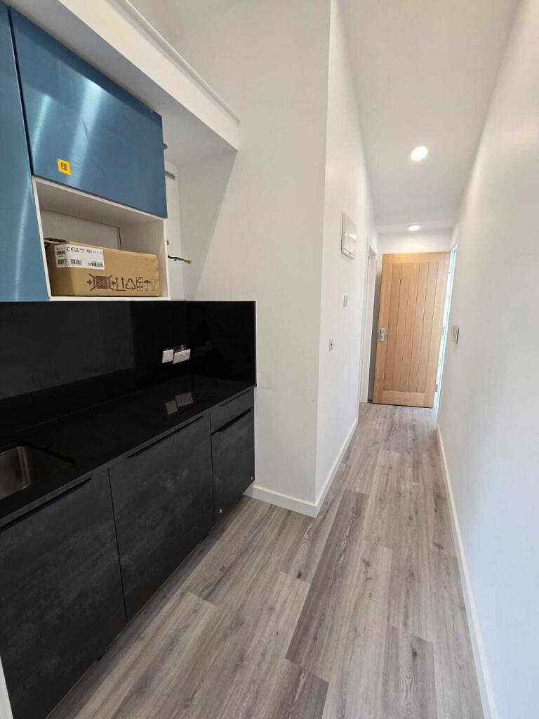 1 bed 1st Floor Flat for rent in Brighton and Hove. From Spark and Sons - Hove