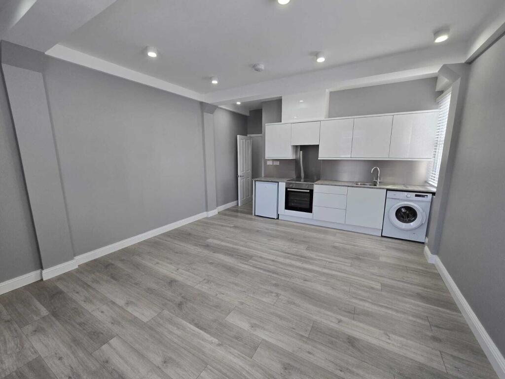 1 bed 1st Floor Flat for rent in Brighton and Hove. From Spark and Sons - Hove