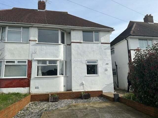 2 bed 1st Floor Flat for rent in Portslade-by-Sea. From Spark and Sons - Hove