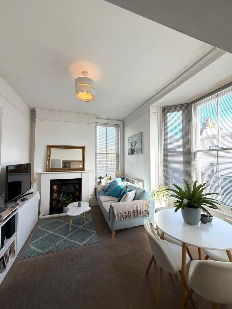 1 bed 1st Floor Flat for rent in Brighton and Hove. From Spark and Sons - Hove