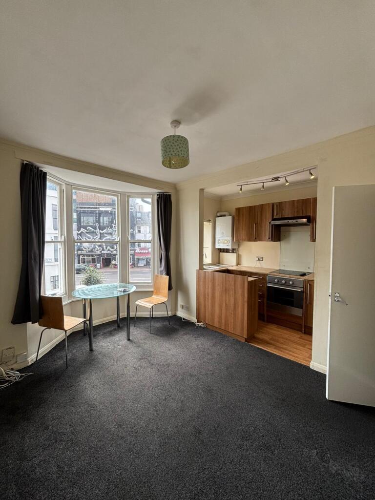 2 bed 1st Floor Flat for rent in Brighton and Hove. From Spark and Sons - Hove
