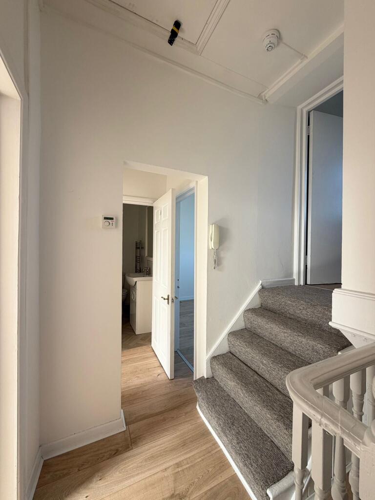 2 bed 1st Floor Flat for rent in Brighton and Hove. From Spark and Sons - Hove