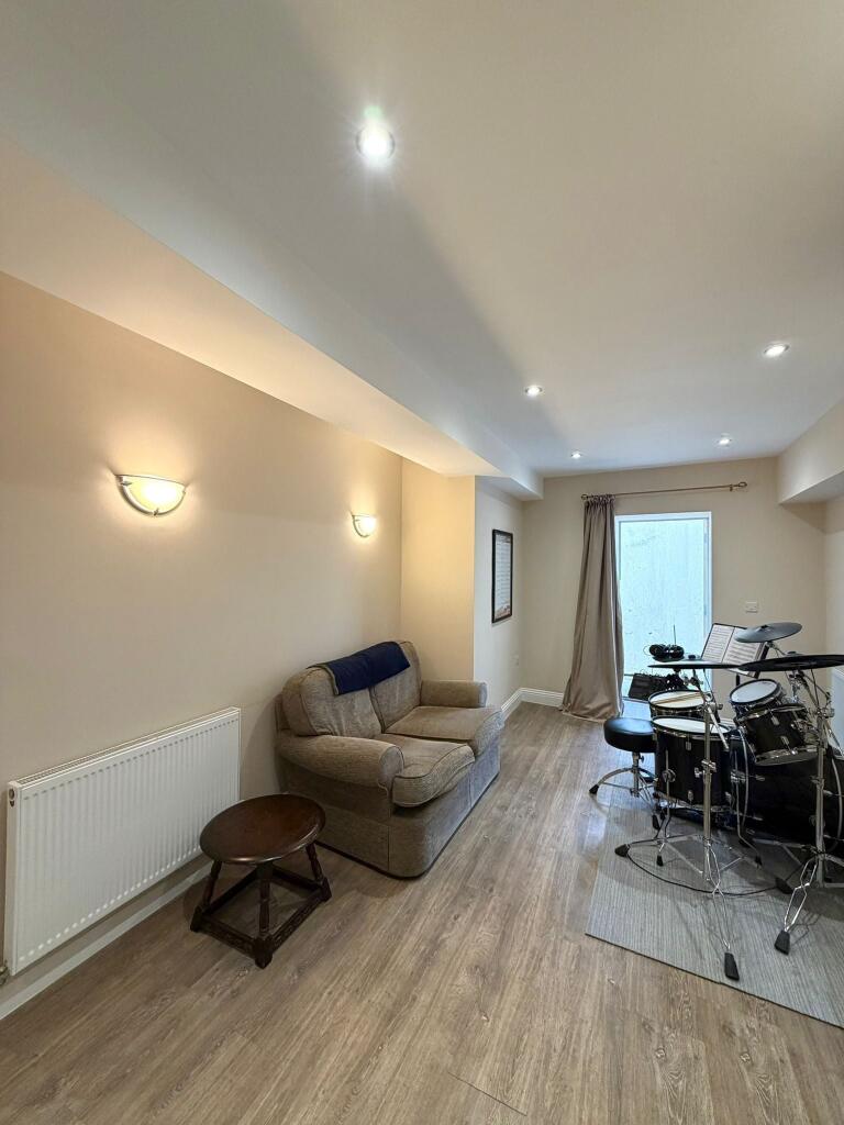 1 bed 1st Floor Flat for rent in Brighton and Hove. From Spark and Sons - Hove 1 bed 1st Floor Flat for rent in Brighton and Hove. From Spark and Sons - Hove