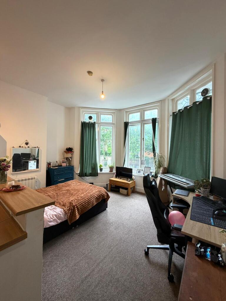 4 bed Studio for rent in Brighton and Hove. From Spark and Sons - Hove