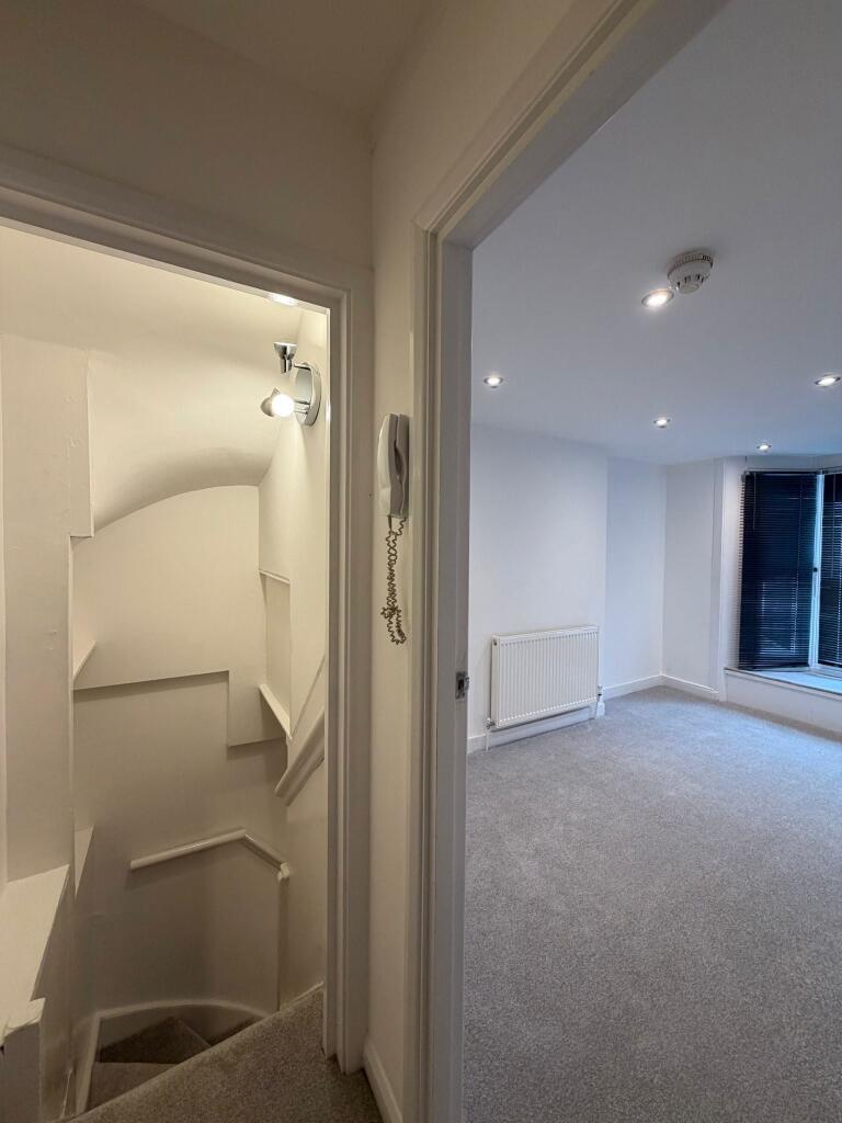 1 bed 1st Floor Flat for rent in Brighton and Hove. From Spark and Sons - Hove