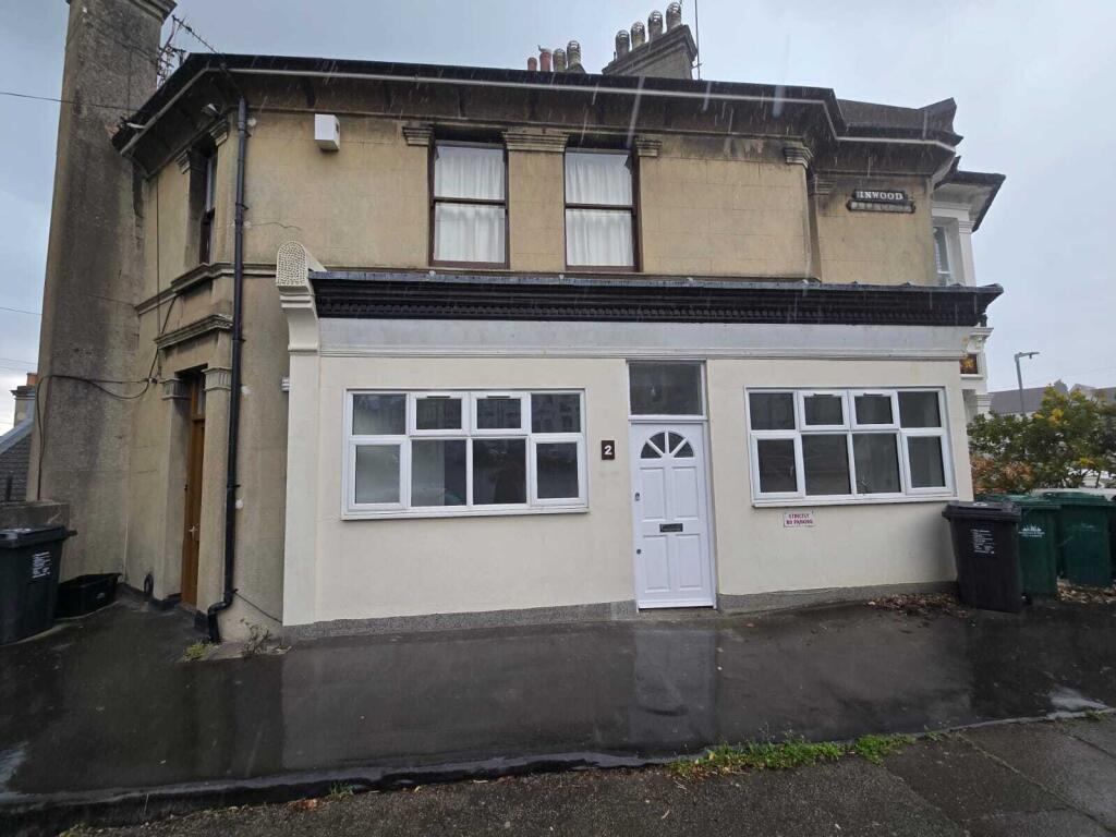 4 bed Studio for rent in Brighton and Hove. From Spark and Sons - Hove 4 bed Studio for rent in Brighton and Hove. From Spark and Sons - Hove