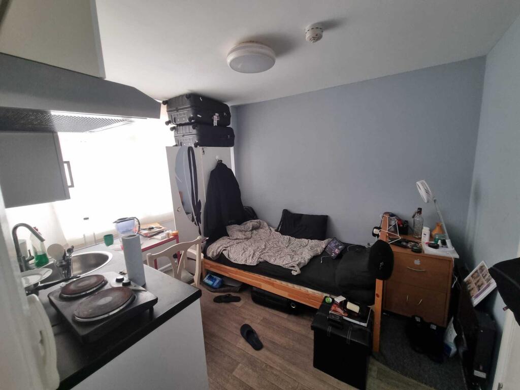 4 bed Studio for rent in Brighton and Hove. From Spark and Sons - Hove