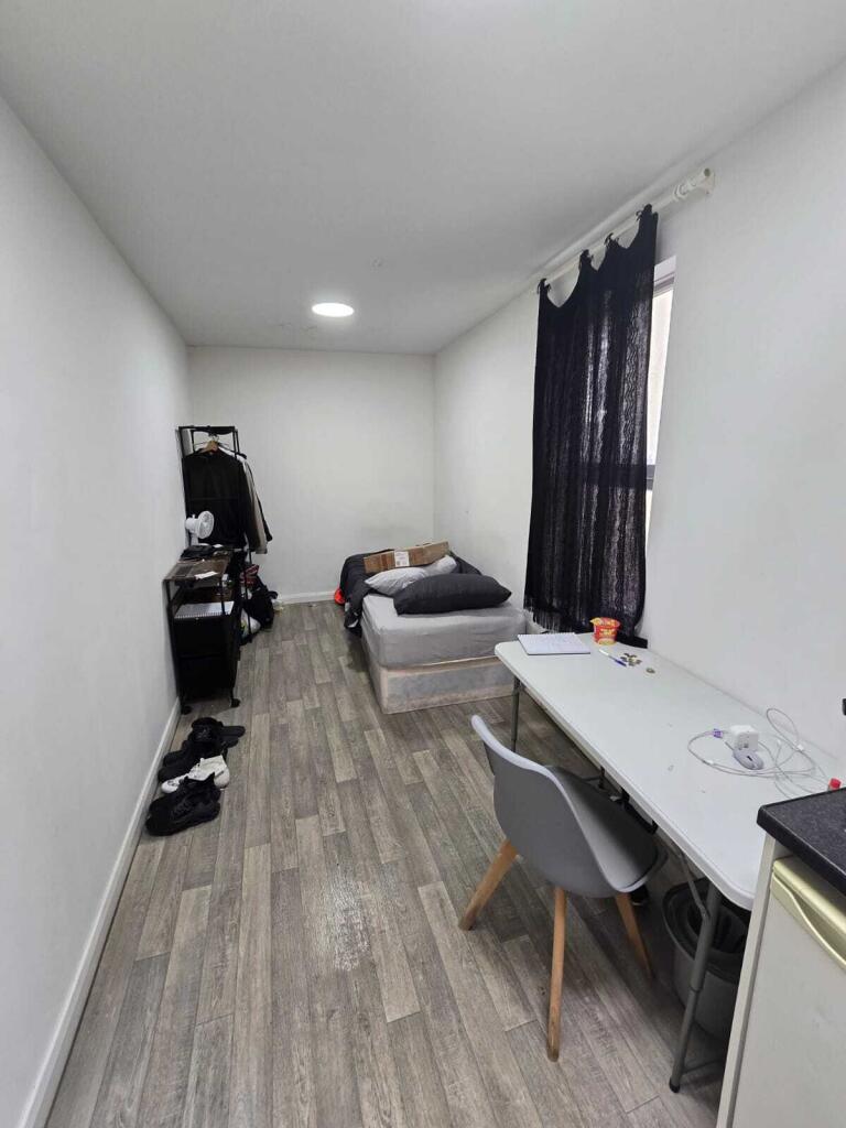 4 bed Studio for rent in Brighton and Hove. From Spark and Sons - Hove