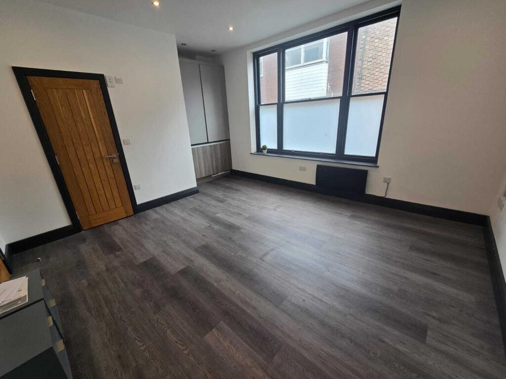4 bed Studio for rent in Brighton and Hove. From Spark and Sons - Hove