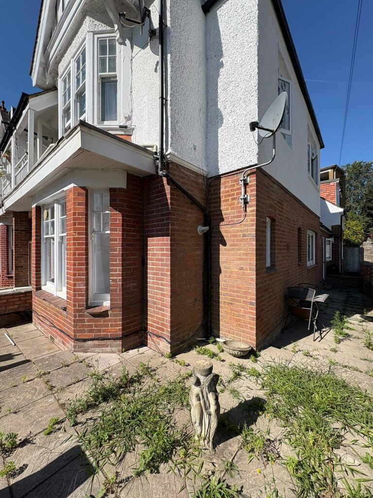 1 bed 1st Floor Flat for rent in Brighton and Hove. From Spark and Sons - Hove 1 bed 1st Floor Flat for rent in Brighton and Hove. From Spark and Sons - Hove