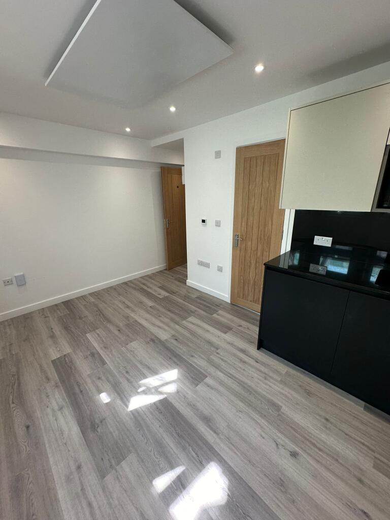 4 bed Studio for rent in Brighton and Hove. From Spark and Sons - Hove