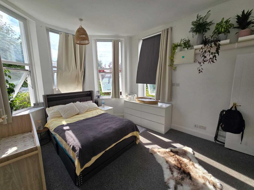 4 bed Studio for rent in Brighton and Hove. From Spark and Sons - Hove 4 bed Studio for rent in Brighton and Hove. From Spark and Sons - Hove