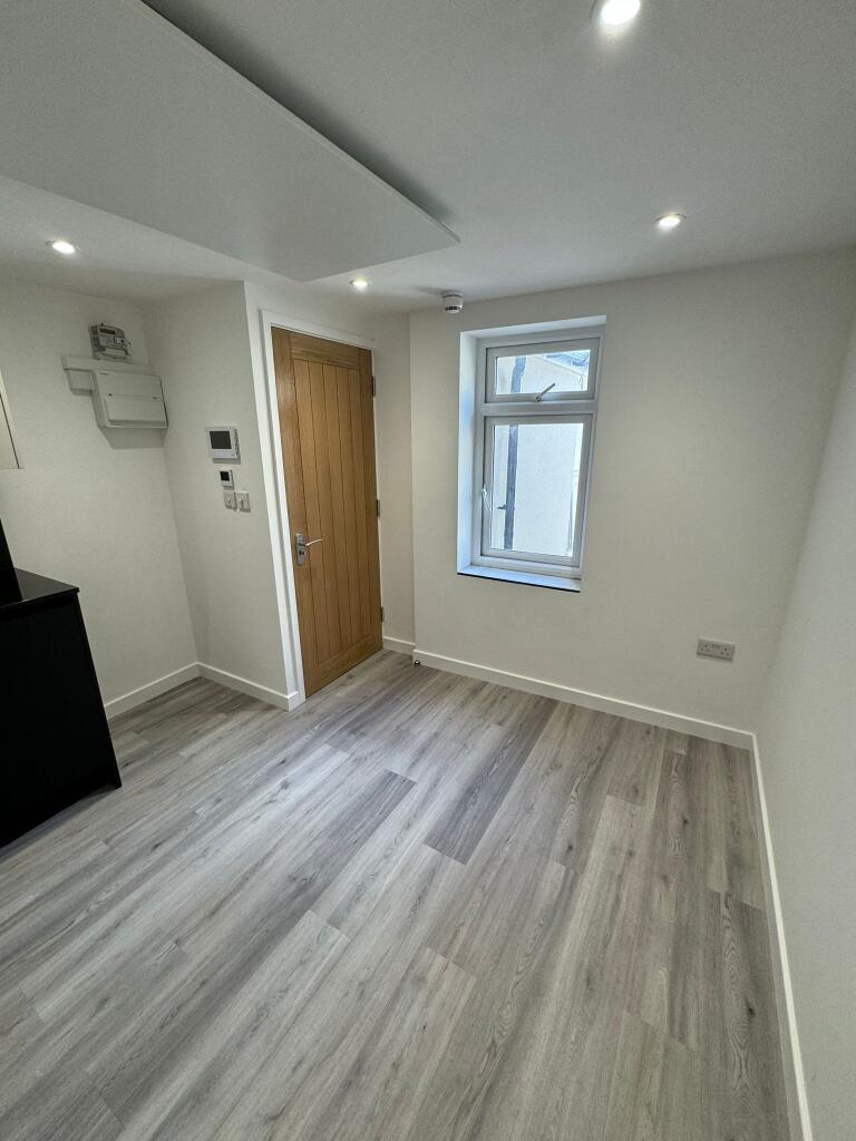 0 bed Studio for rent in Brighton and Hove. From Spark and Sons - Hove