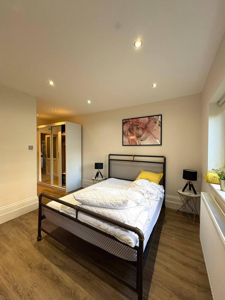 3 bed 1st Floor Flat for rent in Brighton and Hove. From Spark and Sons - Hove 3 bed 1st Floor Flat for rent in Brighton and Hove. From Spark and Sons - Hove