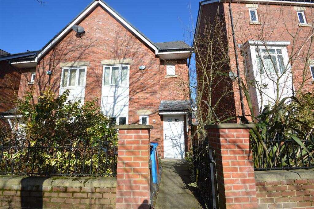 3 bed Detached for rent in Manchester. From George Adams (Estate Agents) Ltd - Manchester