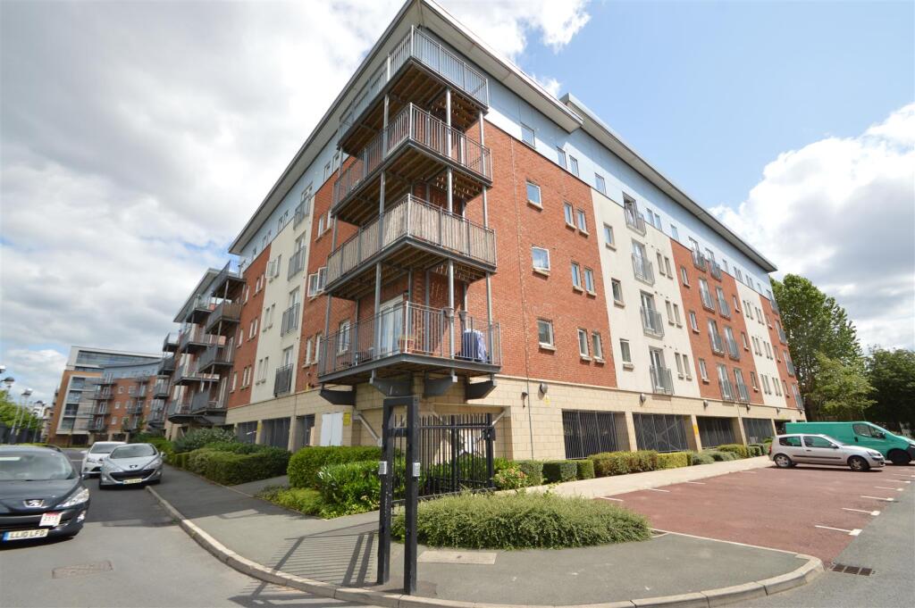 2 bed 1st Floor Flat for rent in Salford. From George Adams (Estate Agents) Ltd - Manchester