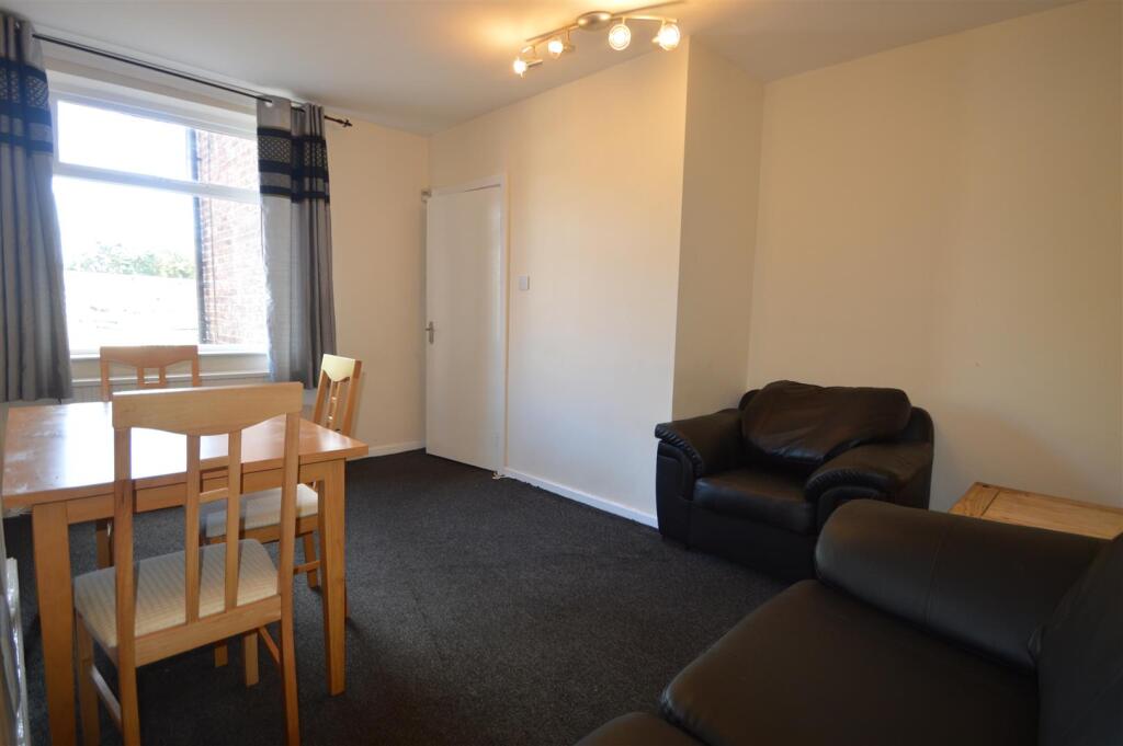 2 bed 1st Floor Flat for rent in Manchester. From George Adams (Estate Agents) Ltd - Manchester
