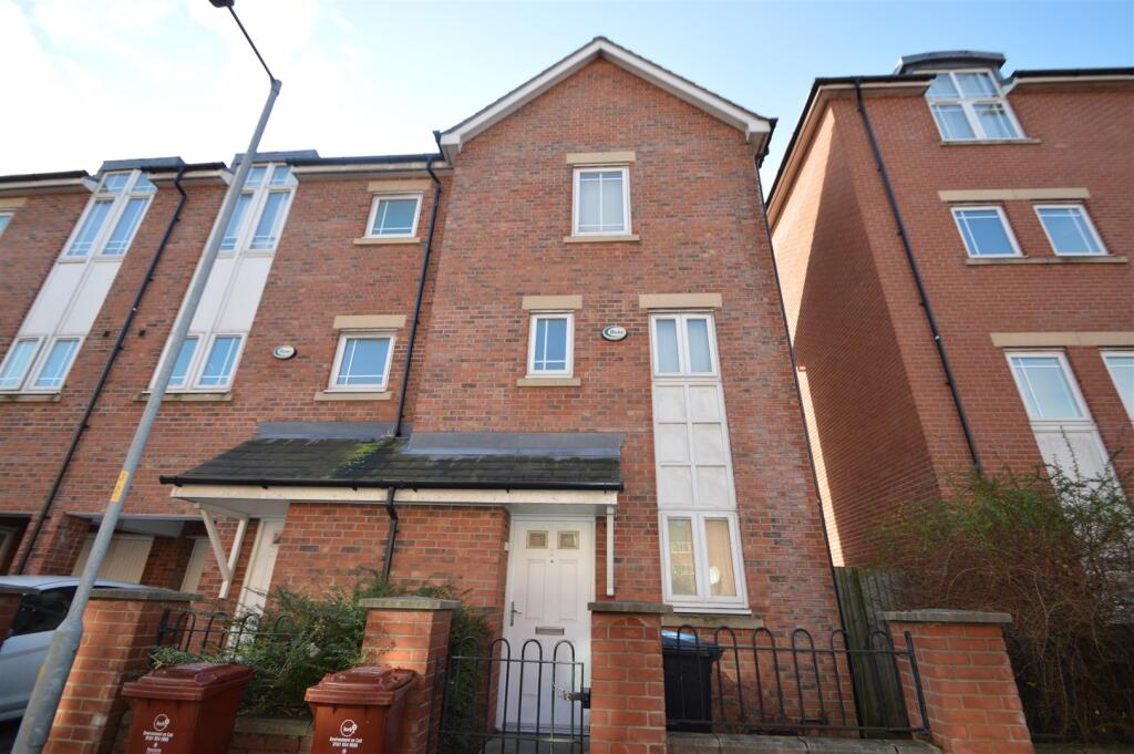4 bed Detached for rent in Manchester. From George Adams (Estate Agents) Ltd - Manchester