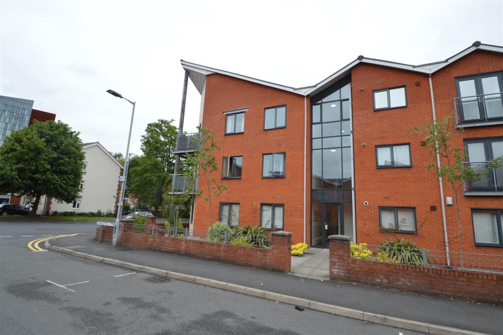 2 bed 1st Floor Flat for rent in Manchester. From George Adams (Estate Agents) Ltd - Manchester